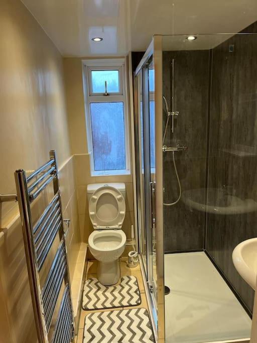 Ovington Grove 2 Fully Equipped Kitchen Free Parking 3 Bedrooms Netflix นิวคาสเซิล อะพอน ไทน์ ภายนอก รูปภาพ