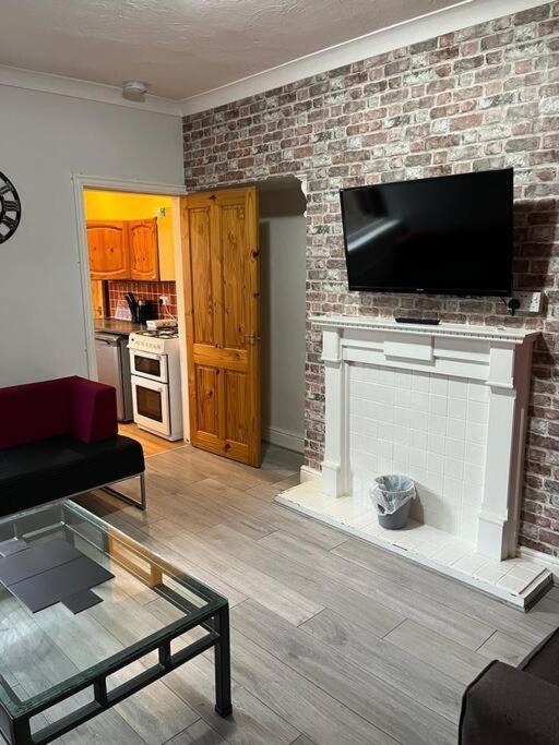 Ovington Grove 2 Fully Equipped Kitchen Free Parking 3 Bedrooms Netflix นิวคาสเซิล อะพอน ไทน์ ภายนอก รูปภาพ
