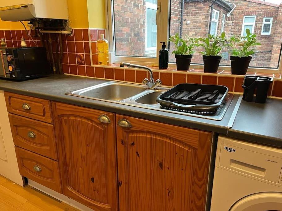 Ovington Grove 2 Fully Equipped Kitchen Free Parking 3 Bedrooms Netflix นิวคาสเซิล อะพอน ไทน์ ภายนอก รูปภาพ